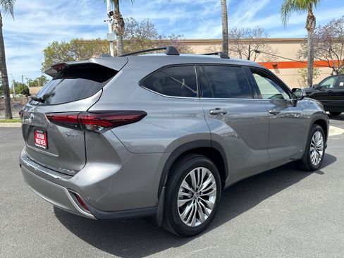New 2026 Toyota Highlander Platinum image 15