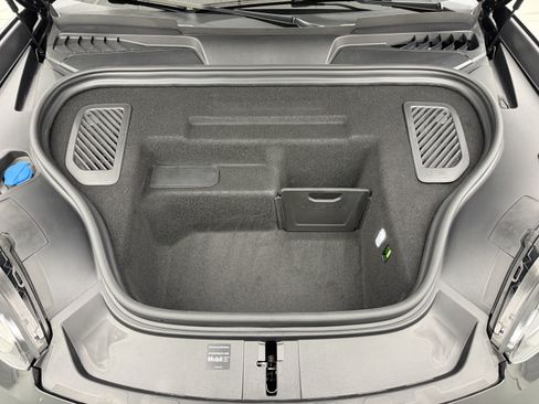 Certified 2025 Porsche Macan Electric RWD image 60