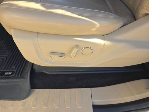 Used 2015 Ford F150 Lariat image 12