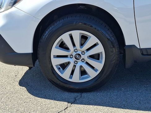 Used 2019 Subaru Outback 2.5i Premium image 9