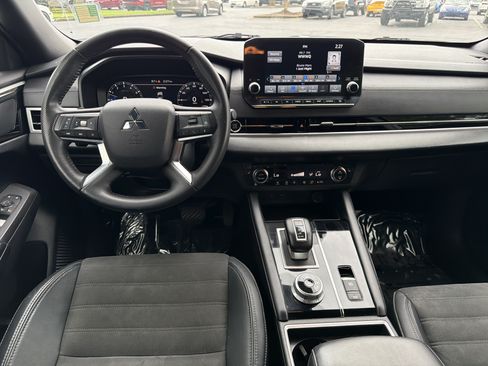 Used 2023 Mitsubishi Outlander SE FWD image 21