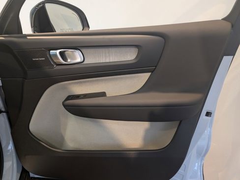 New 2026 Volvo XC40 B5 Ultra w/ Protection Package Premier image 29