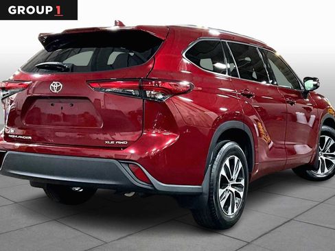 Used 2021 Toyota Highlander XLE image 12