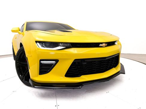 Used 2017 Chevrolet Camaro SS RWD image 7
