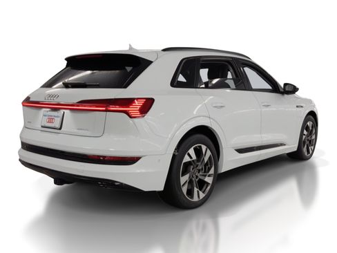 Used 2022 Audi e-tron Premium w/ Convenience Plus Package image 5