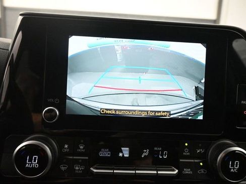 Used 2024 Toyota Highlander LE image 21