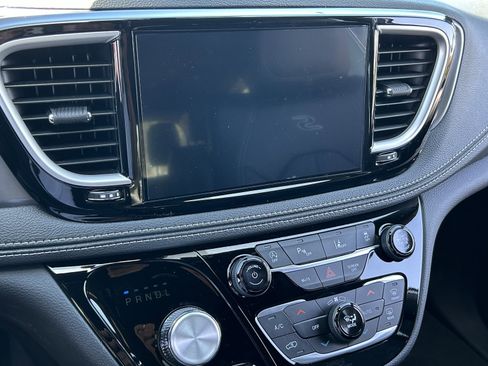 New 2026 Chrysler Pacifica Select w/ S Appearance Package FWD image 21
