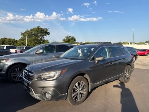 Used 2018 Subaru Outback 2.5i Limited AWD/4WD image 2