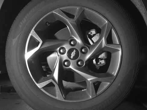 Used 2025 Chevrolet Trax LT FWD image 13
