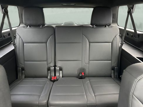 Used 2022 Chevrolet Suburban LT image 14