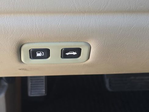 Used 2005 Cadillac XLR RWD image 17