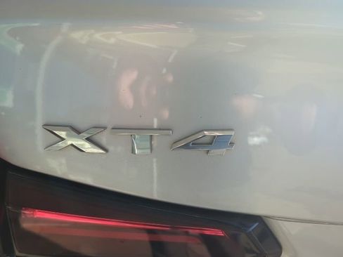 Used 2020 Cadillac XT4 Premium Luxury image 17