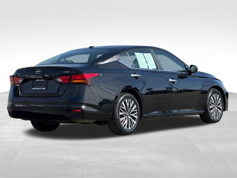 Used 2024 Nissan Altima 2.5 SV FWD image 5
