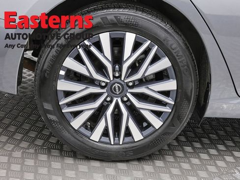 Used 2025 Nissan Altima 2.5 SV FWD image 30