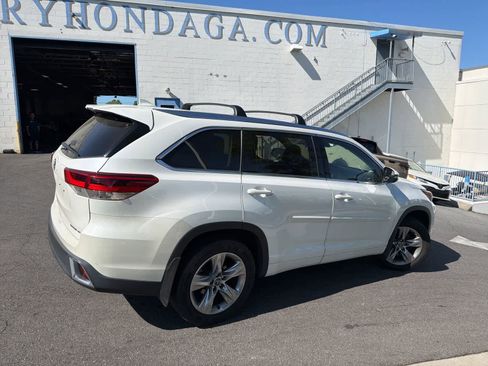 Used 2017 Toyota Highlander Limited AWD/4WD image 11