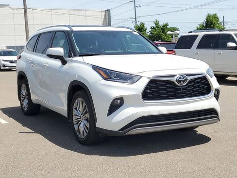 Used 2022 Toyota Highlander Platinum AWD/4WD image 4