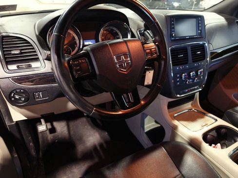 Used 2019 Dodge Grand Caravan SXT FWD image 4