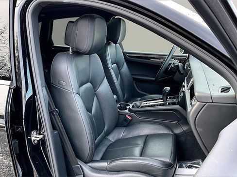 Used 2022 Porsche Macan image 32