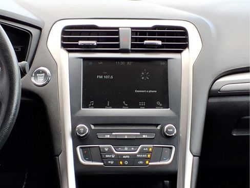 Used 2018 Ford Fusion SE w/ Fusion SE Technology Package FWD image 10