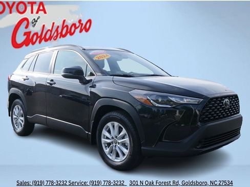 Used 2024 Toyota Corolla Cross LE image 1