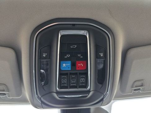 Used 2023 Jeep Grand Cherokee Limited image 23