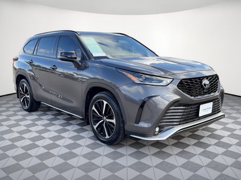 Used 2022 Toyota Highlander XSE FWD image 7