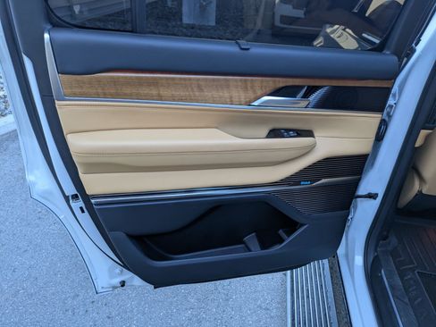 Used 2024 Jeep Grand Wagoneer Series III w/ Rear Seat Video Group 1 image 31