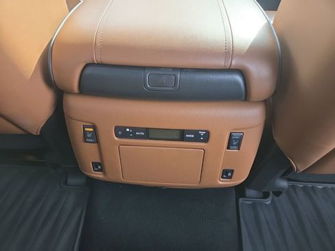 Used 2023 INFINITI QX80 Sensory w/ All-Season Package image 31