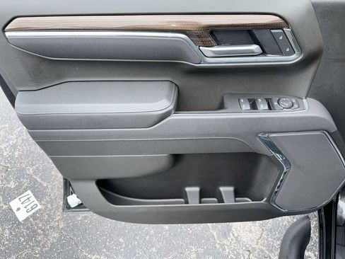 Used 2025 Chevrolet Silverado 1500 LT Trail Boss w/ LPO, Dark Essentials Package AWD/4WD image 15