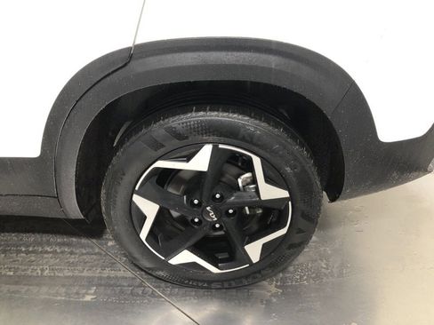 Used 2024 Kia Seltos EX image 9