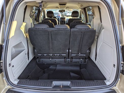 Used 2010 Dodge Grand Caravan SE image 25