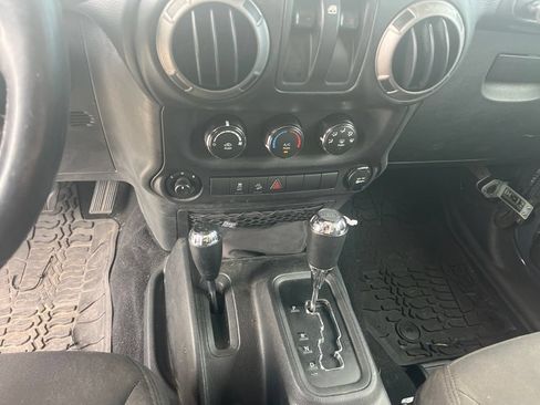 Used 2017 Jeep Wrangler Sport AWD/4WD image 13