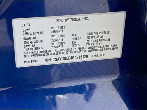 Used 2024 Tesla Model Y Long Range AWD/4WD image 35