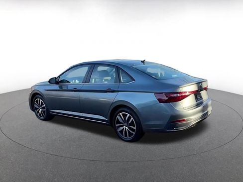 Used 2025 Volkswagen Jetta SE image 12