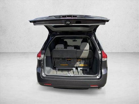 Used 2012 Toyota Sienna LE w/ Towing Pkg AWD/4WD image 7