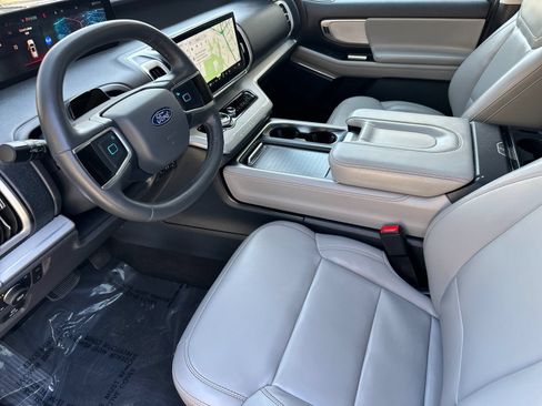Used 2025 Ford Expedition Max Active AWD/4WD image 11