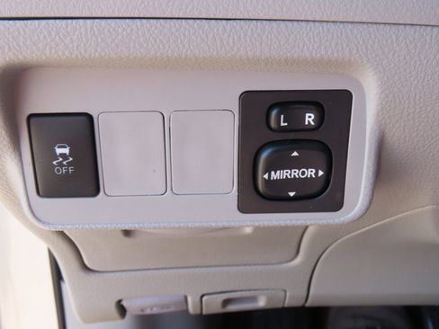Used 2013 Toyota Corolla LE FWD image 25