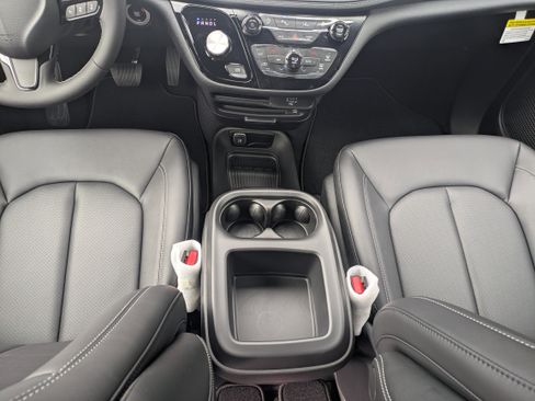 New 2026 Chrysler Pacifica Select image 19