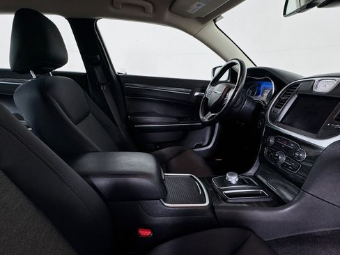 Used 2020 Chrysler 300 Touring image 28