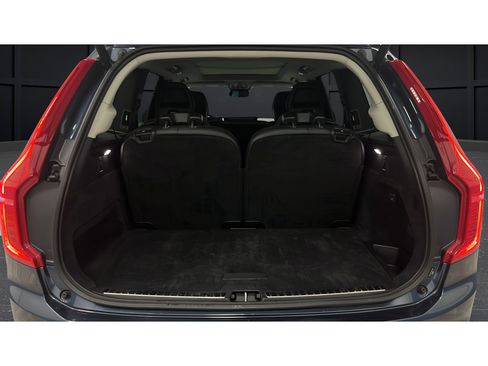 Used 2023 Volvo XC90 B5 Core AWD/4WD image 28