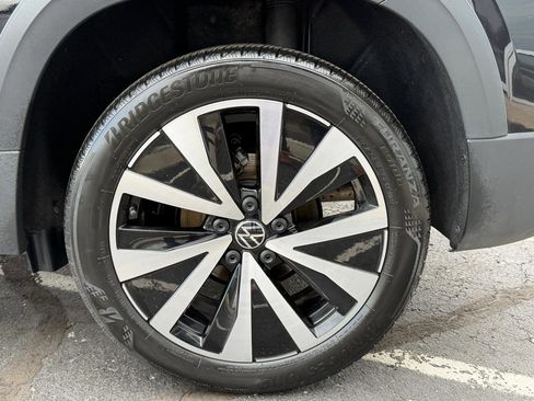 Used 2024 Volkswagen Taos SE FWD image 29