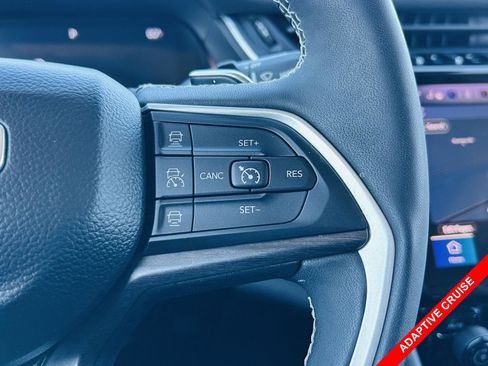 Used 2023 Jeep Grand Cherokee Limited w/ Luxury Tech Group II image 10