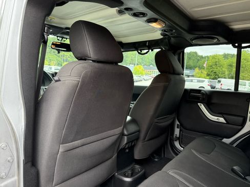 Used 2014 Jeep Wrangler Unlimited Sahara w/ Max Tow Package AWD/4WD image 22