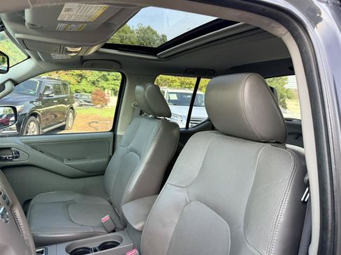 Used 2013 Nissan Frontier SL w/ Moonroof Pkg AWD/4WD image 29