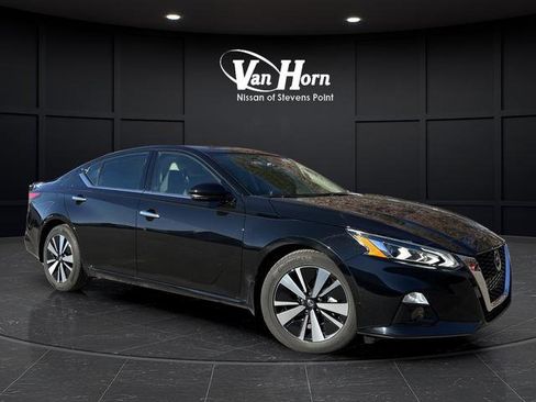 Used 2022 Nissan Altima 2.5 SL image 1