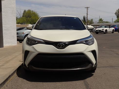Used 2020 Toyota C-HR XLE FWD image 16