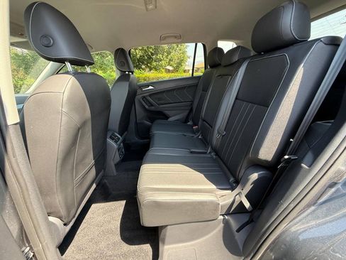 Used 2022 Volkswagen Tiguan SE FWD image 11