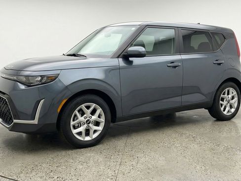 Used 2025 Kia Soul LX w/ LX Technology Package FWD image 3