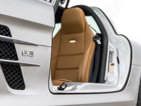 Used 2011 Mercedes-Benz SLS AMG Coupe image 6