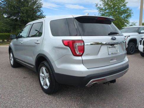 Used 2016 Ford Explorer XLT w/ Equipment Group 202A AWD/4WD image 4